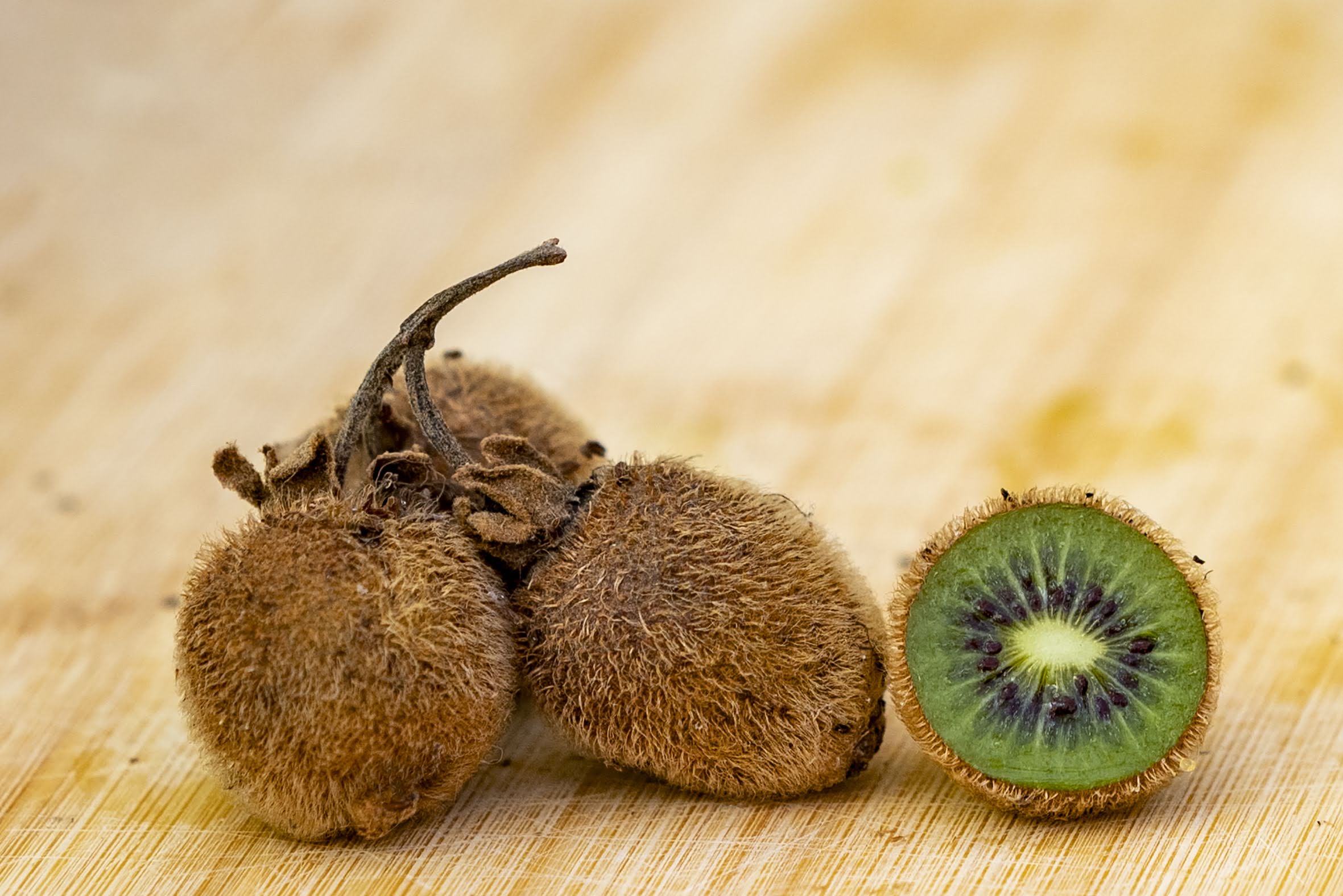 Ківі самозапильний Джені, 1 річний, 0.8л